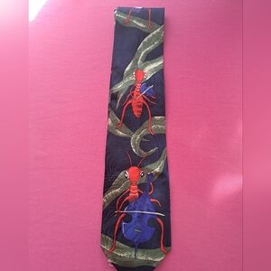 Florence Bug Tie